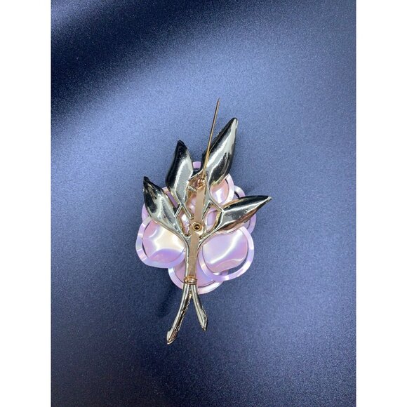 Enamel Flower Brooch Iridescent Pink With Gold-Tone Leaves Faux Pearl Center - Picture 3 of 6